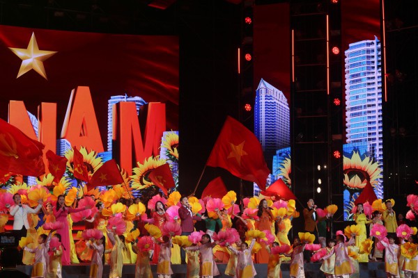 Đêm thành phố lung linh cùng 