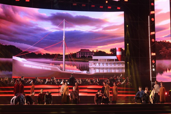 Đêm thành phố lung linh cùng 