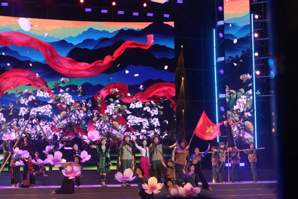 Đêm thành phố lung linh cùng 