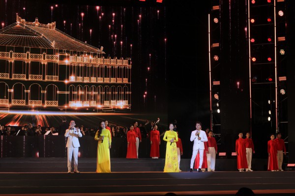 Đêm thành phố lung linh cùng 