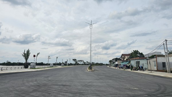 Đường ven sông Đồng Nai 2.000 tỉ đồng: Hết nhà cổ lại đến... tảng đá cản trở