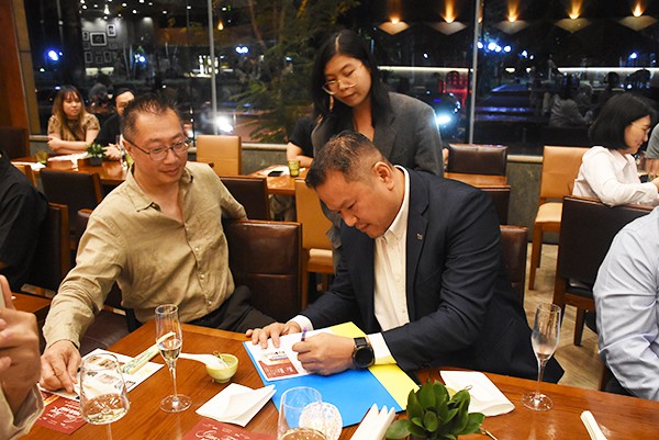 “Giữa Tâm Vạn Vật” – Vòng xoáy nghệ thuật khơi mở lòng nhân ái