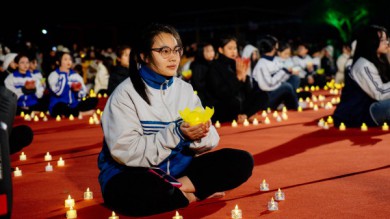 5.000 hoa đăng thắp sáng lễ hội Ngọa Vân Yên Tử