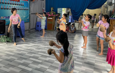 Cô giáo mầm non ‘kute’ dạy nhảy miễn phí cho trẻ em ngày hè