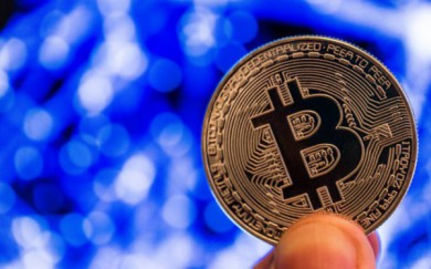 Giá Bitcoin tăng mạnh, tiến tới 37.000 USD/BTC