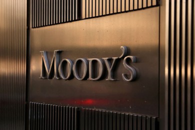 Moody’s hạ triển vọng xếp hạng tín nhiệm nợ của Mỹ