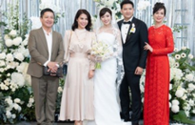 NSƯT Chí Trung cùng bạn gái dự đám cưới Ngọc Huyền, NTK Đức Hùng khoe hậu trường thiết kế trang phục Táo quân