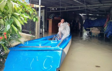 Quảng Nam: Mưa lớn gây chia cắt nhiều nơi, 2 thủy điện điều tiết xả lũ