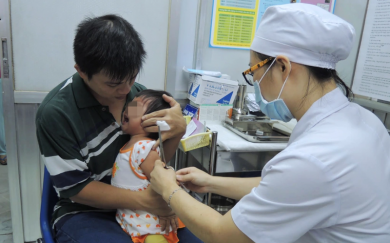 TP. Hồ Chí Minh: Khẩn trương tiêm vaccine 5 trong 1 cho trẻ