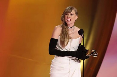 Taylor Swift, Miley Cyrus thắng lớn giải Grammy lần thứ 66