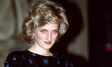 Đầm dạ hội của Công nương Diana đạt kỷ lục đấu giá với 1,1 triệu USD