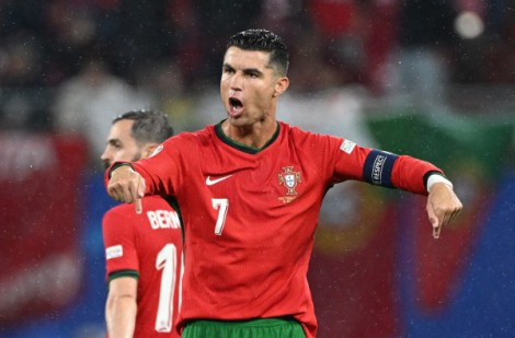 Nghịch lý: Cất Ronaldo lên ghế dự bị, Bồ Đào Nha sẽ… chơi hay hơn?