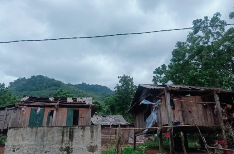 53 nhà dân ở vùng cao Quảng Bình chịu thiệt hại vì lốc xoáy