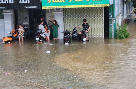 Bảo Lộc: Mưa lớn, nhiều tuyến đường bị chia cắt do ngập nước