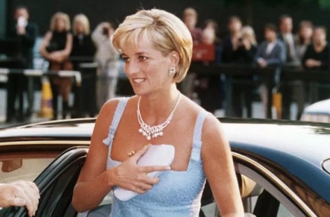 Bí mật đằng sau 8 chiếc túi xách yêu thích của Công nương Diana
