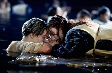 Cánh cửa tàu Titanic trong phim của James Cameron bán với giá 718.750 USD