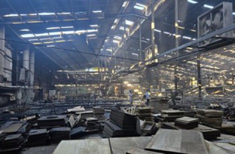 Cháy xưởng gỗ ở Bình Định, thiệt hại hàng chục tỉ đồng