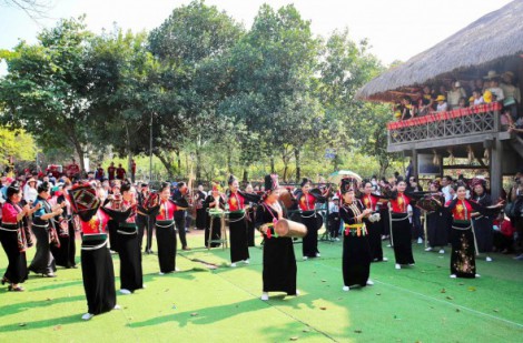 Chuỗi hoạt động tôn vinh truyền thống văn hóa gia đình các dân tộc Việt Nam