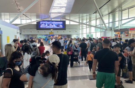 Gần 300 du khách bị bỏ rơi ở Phú Quốc lên máy bay về Đài Loan
