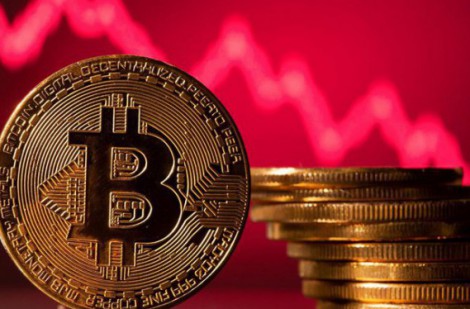 Giá Bitcoin bất ngờ tăng mạnh vượt 37.000 USD/BTC