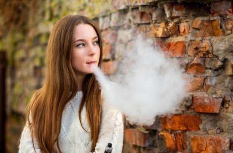 Gia tăng thanh niên hút thuốc lá điện tử tại Australia