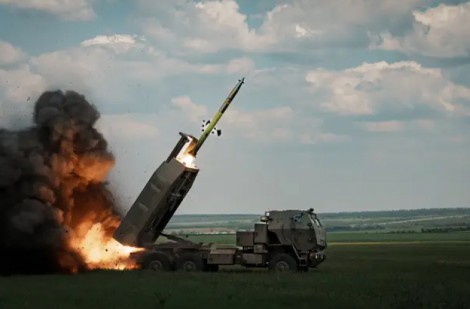 “Hỏa thần” HIMARS bị bắt bài, Ukraine dùng cách gì phá lợi thế hỏa lực của Nga?