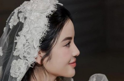 Hot girl Sơn Tây tâm trạng trước ngày cưới Quang Hải, thiệp mời 1.600 khách có gì đặc biệt?