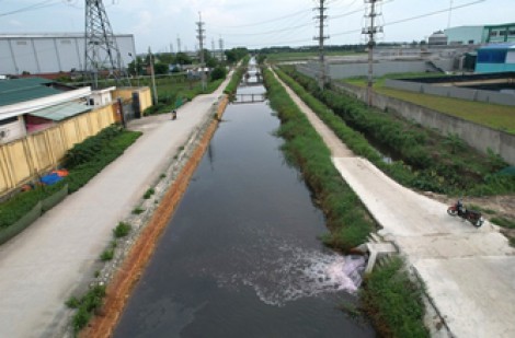 Khắc phục tình trạng nước thải KCN màu hồng đổ ra Bắc Hưng Hải trước 30.6