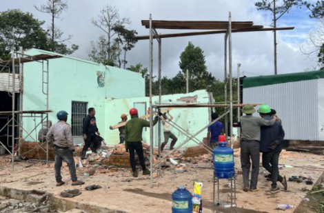 Lâm Đồng: Cưỡng chế tháo dỡ nhiều công trình xây dựng trong rừng cộng đồng