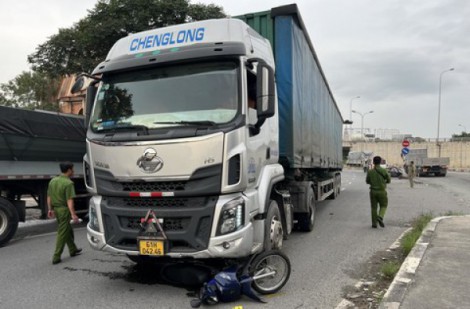 Nam sinh viên đi chơi về bị xe container cán tử vong tại khu vực ngã ba Tân Vạn