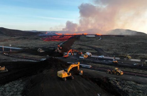 Núi lửa phun trào tại Iceland gây thiệt hại về nhà cửa