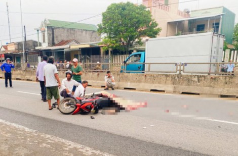 Quảng Ngãi: Cha chở con đi học, bị tai nạn giao thông khiến cả 2 tử vong