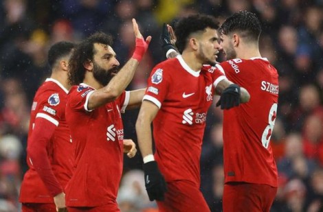 Salah lập cú đúp, Liverpool xây chắc ngôi đầu Ngoại hạng Anh