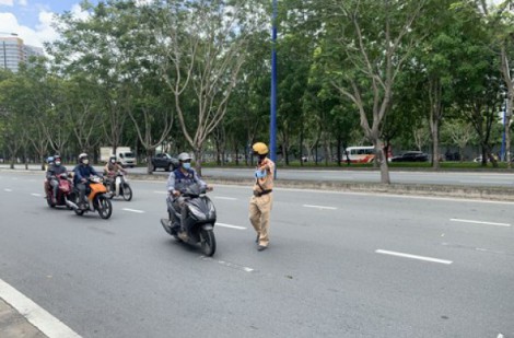 TPHCM: Hàng loạt trường hợp chạy quá tốc độ trên đường Mai Chí Thọ bị xử lý