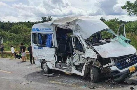 Tai nạn giữa xe khách và xe tải, 1 người tử vong, hơn chục người bị thương
