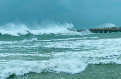 Tin tức thời tiết hôm nay 5.1.2024: Biển Đông gió mạnh, sóng lớn