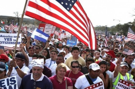 Tổng thống Mỹ công bố sắc lệnh tạo điều kiện cho hơn nửa triệu người nhập cư