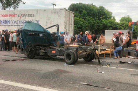 Truy tìm tài xế xe tải trong vụ tai nạn liên hoàn khiến 3 người chết