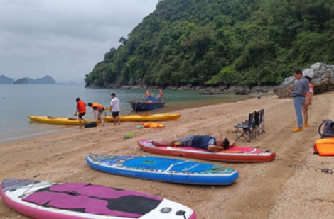 Vân Đồn yêu cầu xử lý tour du lịch 'chui' trên vịnh Bái Tử Long