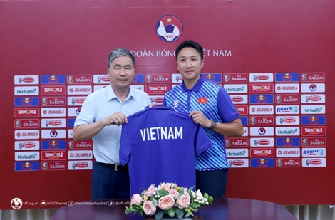 Đội tuyển Việt Nam có thêm chuyên gia 'xịn' đồng hương của ông Kim, nhân vật mới nói gì?