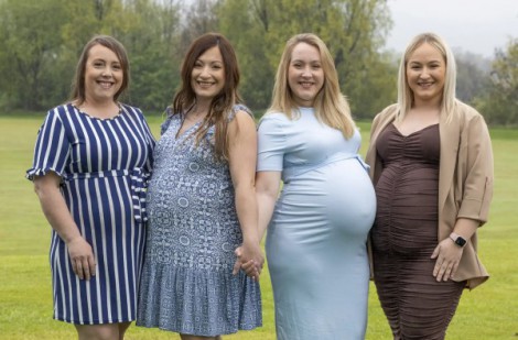 Lạ lùng chuyện 4 chị em ruột mang thai cùng lúc
