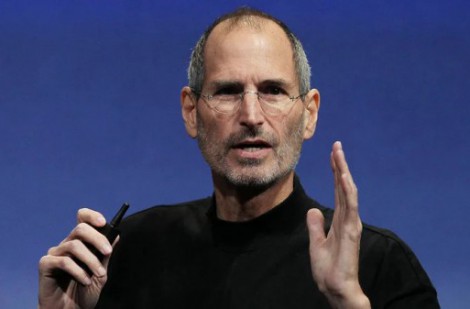 Đôi xăng đan cũ của Steve Jobs vừa được bán với mức giá 