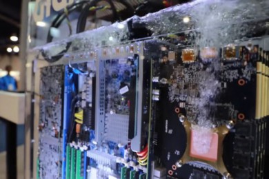Intel Xeon sắp được làm mát bằng công nghệ Liquid Immersion Cooling mới