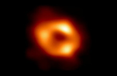 Tiết lộ hình ảnh đầu tiên về hố đen ở trung tâm Dải Ngân hà