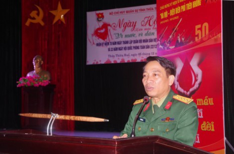 Cán bộ, chiến sĩ ở Thừa Thiên - Huế hiến máu 'vì nước, vì dân'