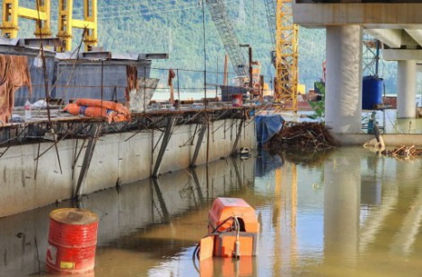 Cầu vượt hồ Yên Mỹ trên cao tốc Bắc - Nam nguy cơ chậm tiến độ thi công