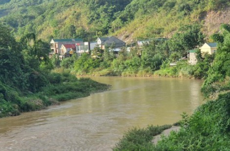 Nghệ An: Bơi ra sông Nậm Mộ cứu bạn, nam sinh lớp 12 đuối nước tử vong