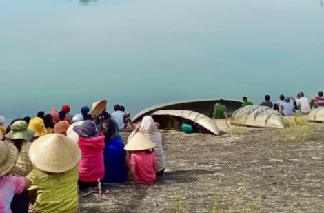 Quảng Ngãi: Lật ghe, một người mất tích tại hồ chứa nước Núi Ngang