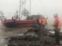Quảng Trị: Kịp thời cứu hộ tàu cá cùng 10 thuyền viên gặp nạn trên biển