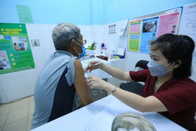 TP.HCM: Số lượng người dân đi tiêm vắc xin Covid-19 mũi nhắc lại nhiều hơn